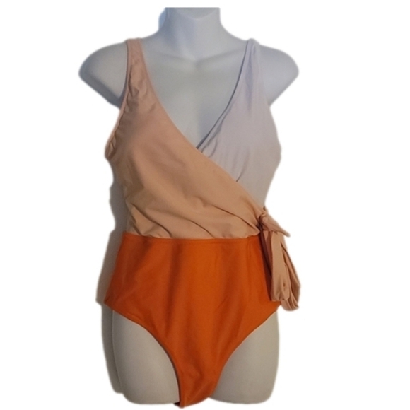 SWIMMSUIT size m - Picture 1 of 7